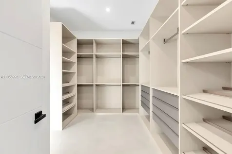 3200 Thomas Avenue Miami FL 33133