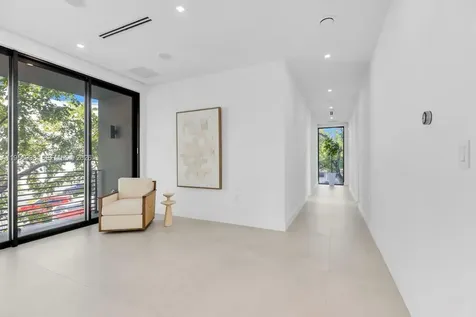 3200 Thomas Avenue Miami FL 33133