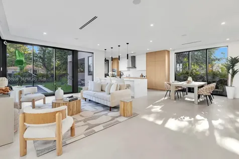 3200 Thomas Avenue Miami FL 33133