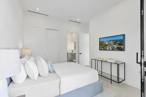 3200 Thomas Avenue Miami FL 33133
