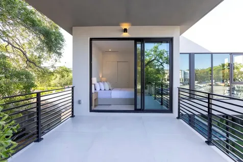 3200 Thomas Avenue Miami FL 33133
