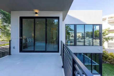 3200 Thomas Avenue Miami FL 33133