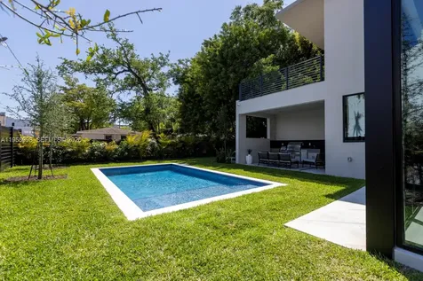 3200 Thomas Avenue Miami FL 33133