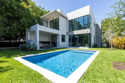 3200 Thomas Avenue Miami FL 33133
