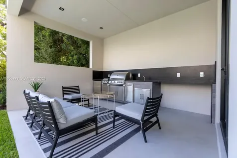 3200 Thomas Avenue Miami FL 33133