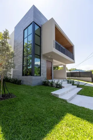 3200 Thomas Avenue Miami FL 33133