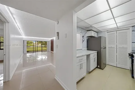 200 Lakeview Drive Weston FL 33326