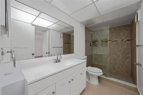 200 Lakeview Drive Weston FL 33326