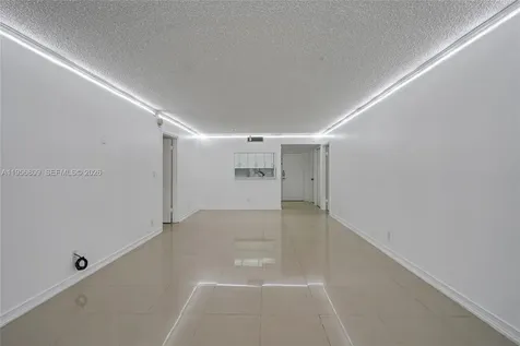 200 Lakeview Drive Weston FL 33326