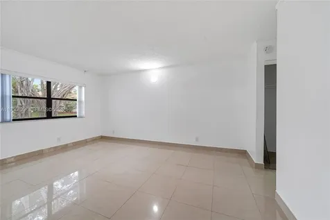 200 Lakeview Drive Weston FL 33326