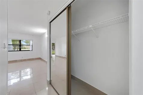 200 Lakeview Drive Weston FL 33326