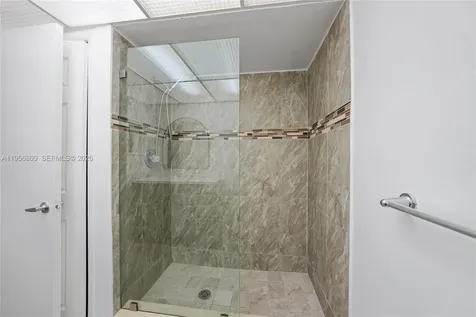 200 Lakeview Drive Weston FL 33326