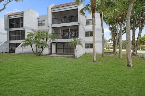 200 Lakeview Drive Weston FL 33326