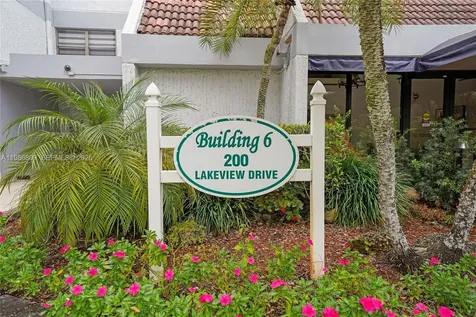 200 Lakeview Drive Weston FL 33326