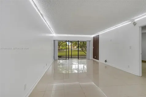 200 Lakeview Drive Weston FL 33326
