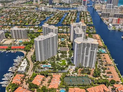 21200 Point Place Aventura FL 33180