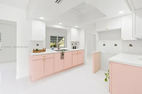 5706 NW 81st Avenue Tamarac FL 33321