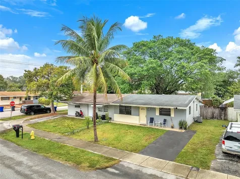 7021 SW 19th Place North Lauderdale FL 33068