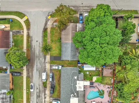 7021 SW 19th Place North Lauderdale FL 33068