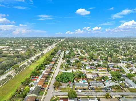 7021 SW 19th Place North Lauderdale FL 33068