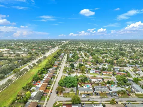 7021 SW 19th Place North Lauderdale FL 33068