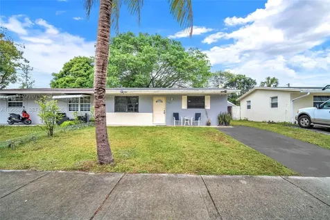 7021 SW 19th Place North Lauderdale FL 33068