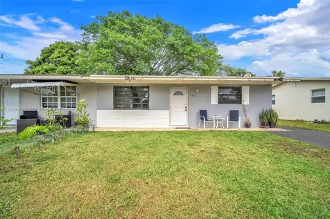 7021 SW 19th Place North Lauderdale FL 33068