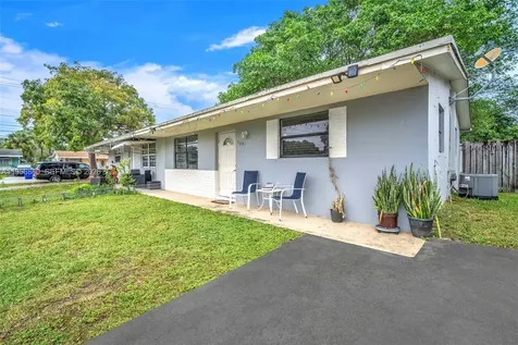 7021 SW 19th Place North Lauderdale FL 33068