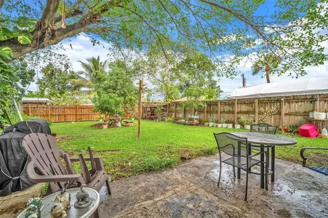 7021 SW 19th Place North Lauderdale FL 33068