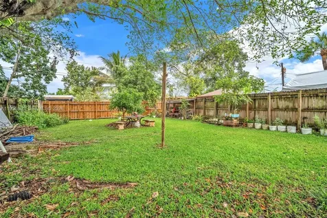 7021 SW 19th Place North Lauderdale FL 33068