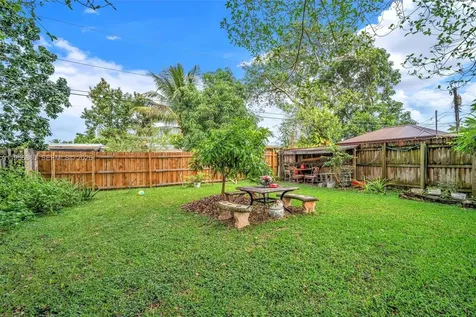7021 SW 19th Place North Lauderdale FL 33068