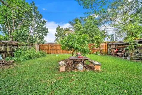 7021 SW 19th Place North Lauderdale FL 33068