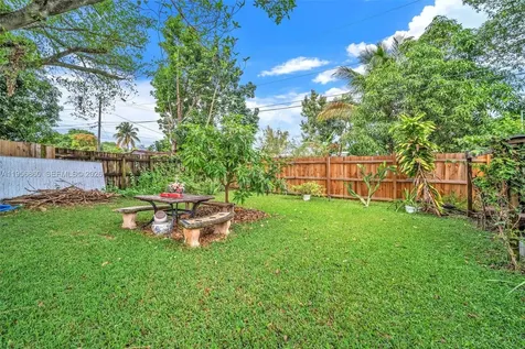 7021 SW 19th Place North Lauderdale FL 33068