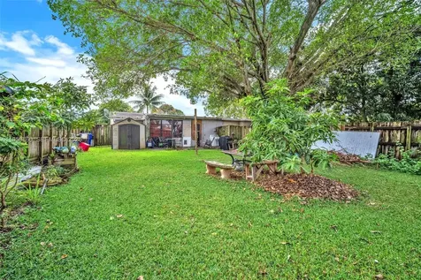 7021 SW 19th Place North Lauderdale FL 33068