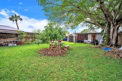 7021 SW 19th Place North Lauderdale FL 33068