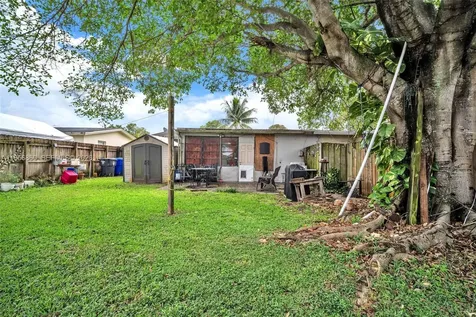 7021 SW 19th Place North Lauderdale FL 33068