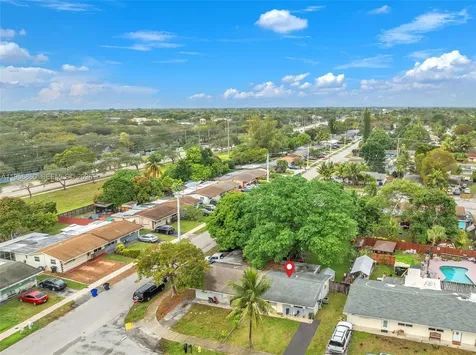 7021 SW 19th Place North Lauderdale FL 33068
