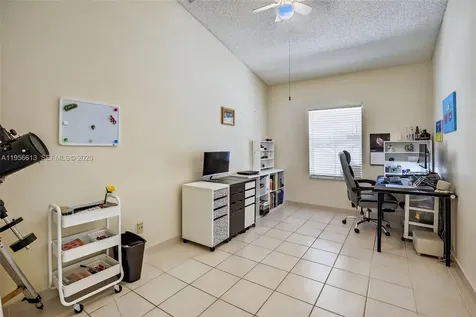 7306 NW 1st Manor Plantation FL 33317
