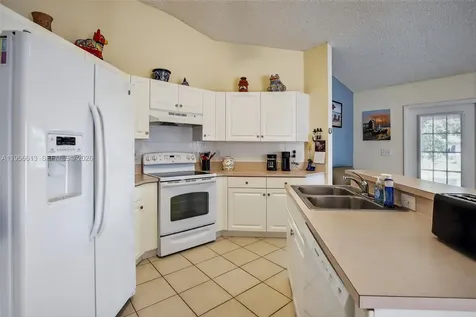 7306 NW 1st Manor Plantation FL 33317