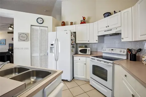 7306 NW 1st Manor Plantation FL 33317