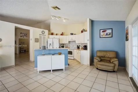 7306 NW 1st Manor Plantation FL 33317