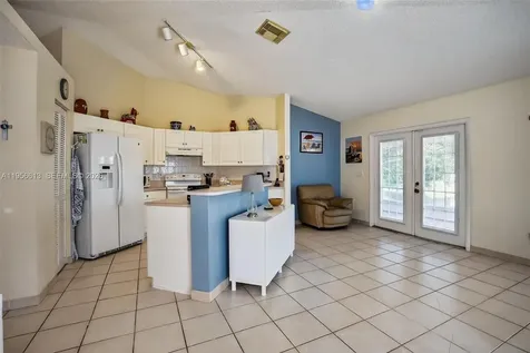 7306 NW 1st Manor Plantation FL 33317