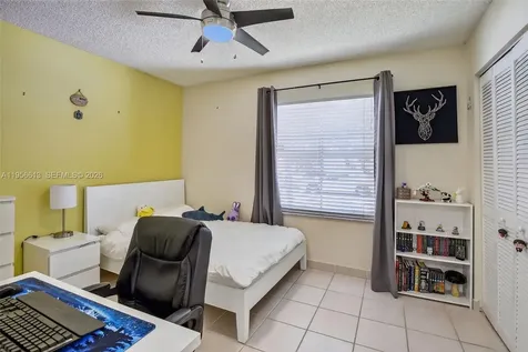 7306 NW 1st Manor Plantation FL 33317