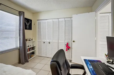 7306 NW 1st Manor Plantation FL 33317