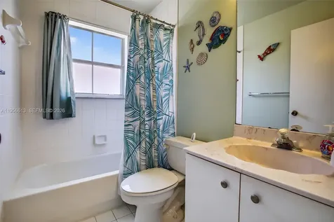 7306 NW 1st Manor Plantation FL 33317