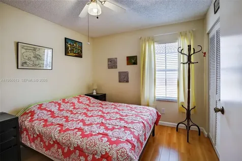 7306 NW 1st Manor Plantation FL 33317
