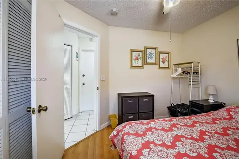 7306 NW 1st Manor Plantation FL 33317