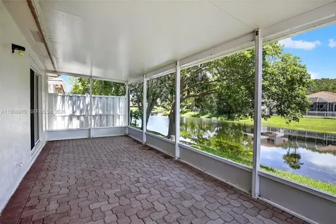 7306 NW 1st Manor Plantation FL 33317