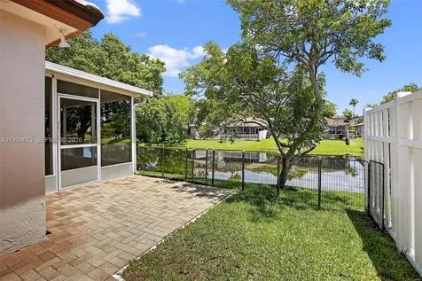 7306 NW 1st Manor Plantation FL 33317