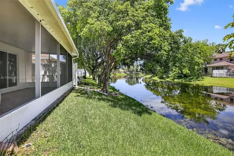 7306 NW 1st Manor Plantation FL 33317